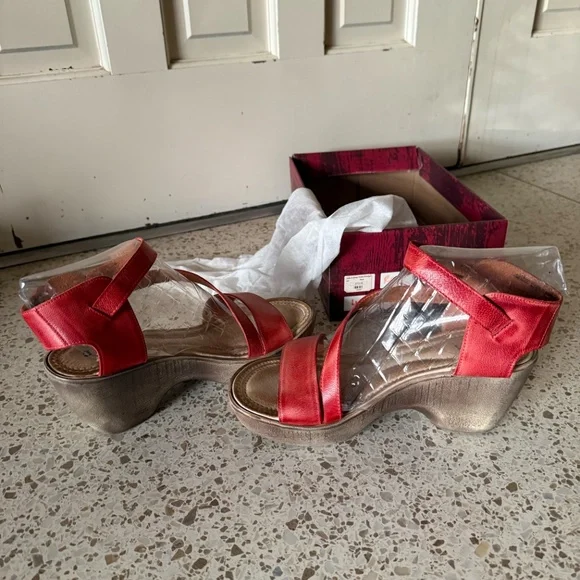 The Jafa 3-Strap Ankle Wedge Sandal in Red. Leather uppers - Picture 2 of 12